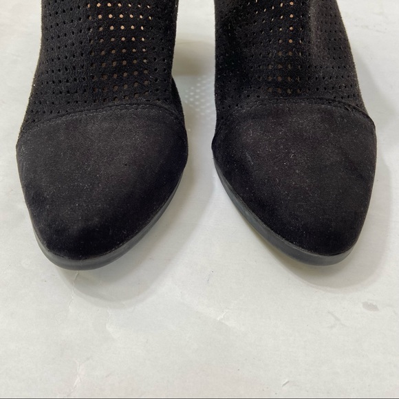 QUPID BLACK LOW HEEL ANKLE LASER CUT BOOTIES - Picture 9 of 13